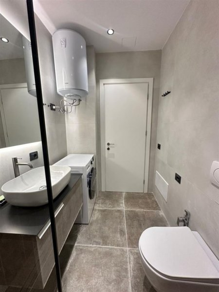 Tirane, jepet me qera apartament 1+1+Ballkon, Kati 6, 75 m² 450 € (rruga tre deshmoret Yzberisht)