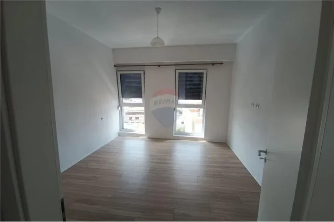 Tirane, jepet me qera apartament 2+1, , 107 m² 400 € (Apartament 2+1+2 me qera tek Jordan Misja)