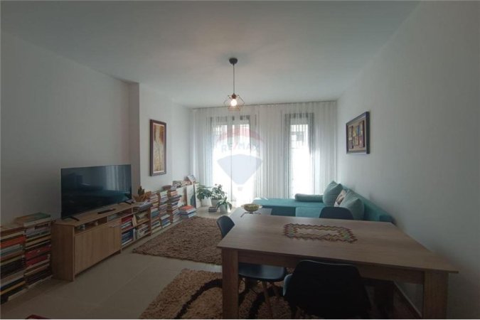 Tirane, jepet me qera apartament 1+1, , 78 m² 450 € (Apartament 1+1 me qera tek Kompleksi Zirkon)