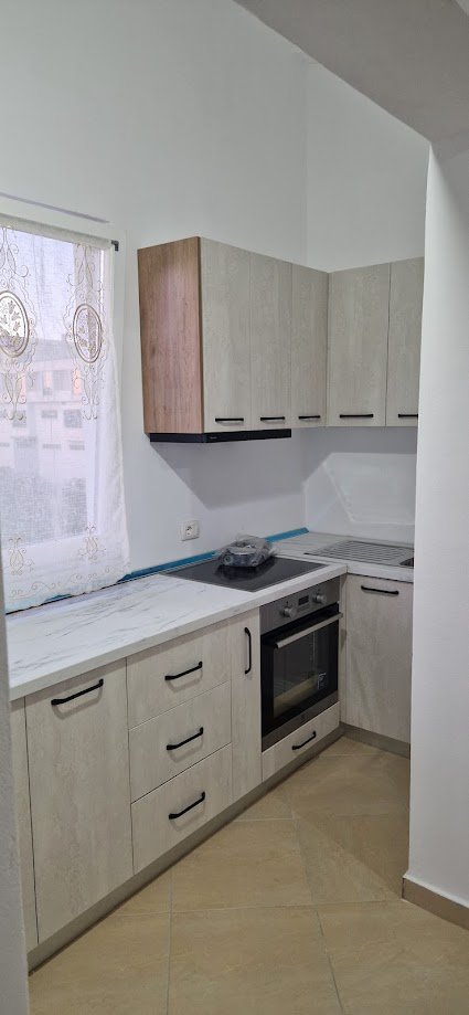 Durres, jepet me qera Penthouse 3+1+A+BLK Kati 3, 155 m² 300 Euro