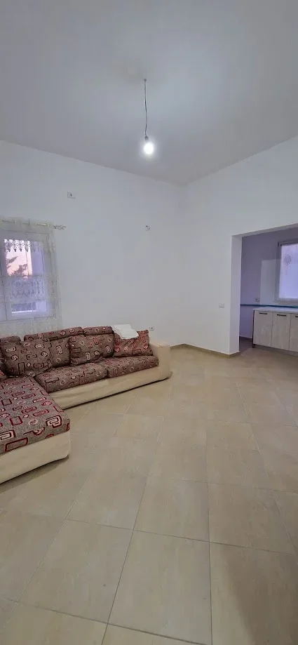 Durres, jepet me qera Penthouse 3+1+A+BLK Kati 3, 155 m² 300 Euro