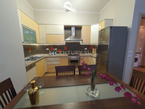 Tirane, jepet me qera apartament 1+1+Ballkon, Kati 4, 79 m² 800 € (Garda, BLLOK)