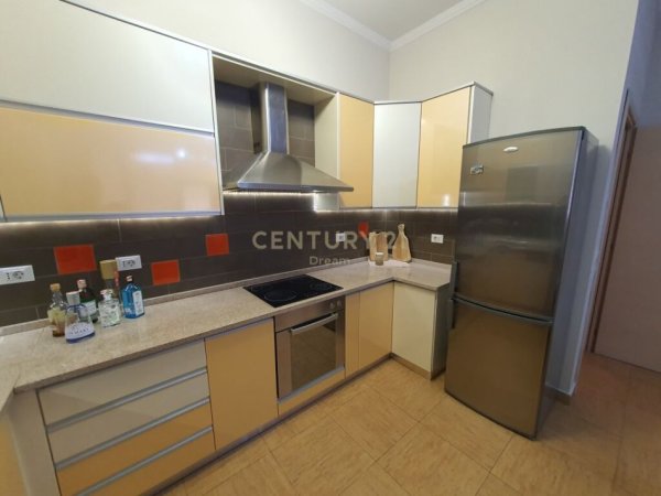 Tirane, jepet me qera apartament 1+1+Ballkon, Kati 4, 79 m² 800 € (Garda, BLLOK)