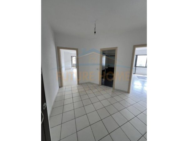 Tirane, shitet apartament 2+1+Ballkon, Kati 6, 134 m² 140,000 € (Unaza e Re)