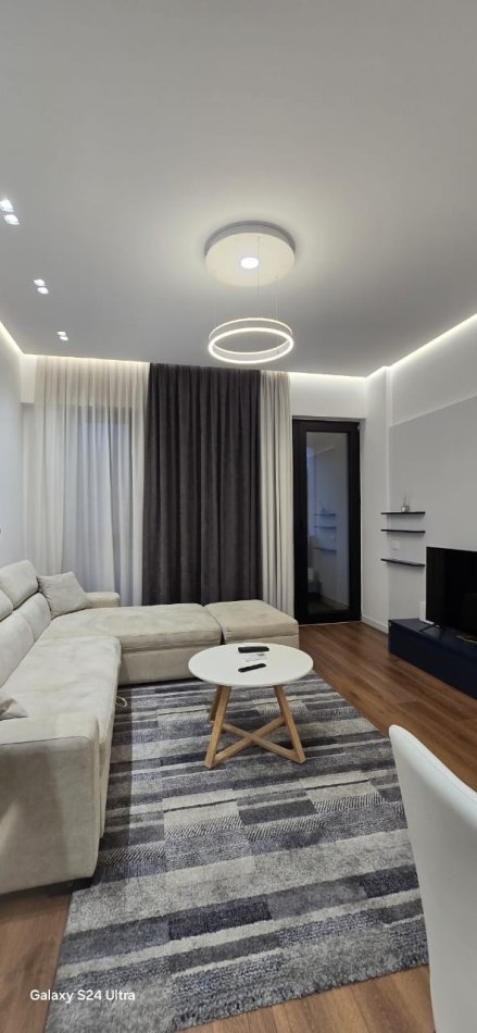 Tirane, jepet me qera apartament 1+1+Ballkon, Kati 8, 75 m² 800 € (SQUARE 21, RRUGA E KAVAJES)