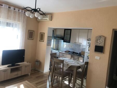 Tirane, jepet me qera apartament 1+1, Kati 4, 60 m² 400 € (Qsut, Tirane)