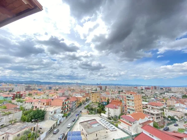 Tirane, jepet me qera apartament 3+1, Kati 7, 200 m²