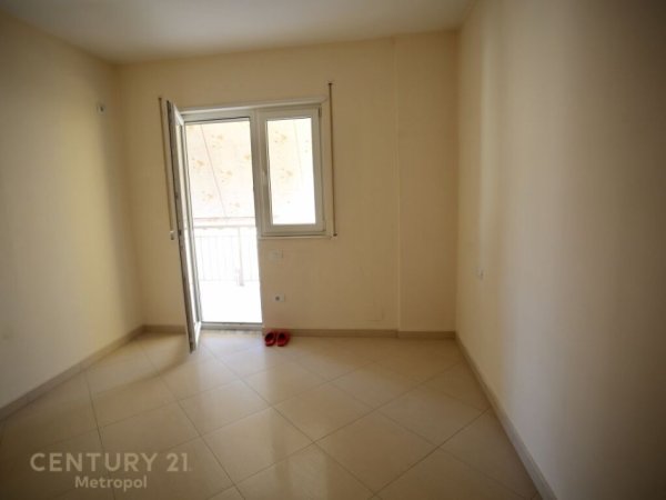 Tirane, shitet apartament 2+1+Ballkon, Kati 5, 98 m² 180,000 € (Ali Demi)