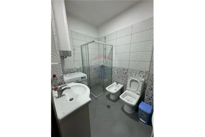 Tirane, jepet me qera apartament 2+1+Ballkon, Kati 6, 75 m² 400 € (Astir)