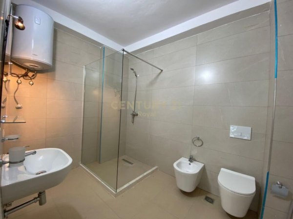 Tirane, jepet me qera apartament 1+1+Ballkon, Kati 5, 81 m² 500 € (rruga e dibres)