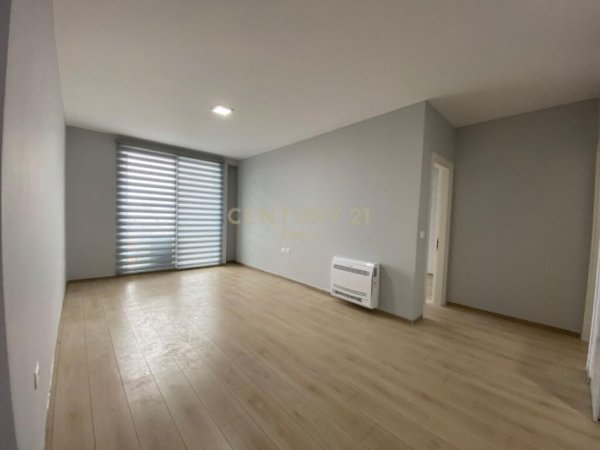 Tirane, jepet me qera apartament 1+1+Ballkon, Kati 5, 81 m² 500 € (rruga e dibres)