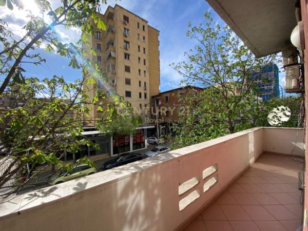 Tirane, jepet me qera apartament 3+1, Kati 1, 87 m² 700 € (rruga e barrikadave)