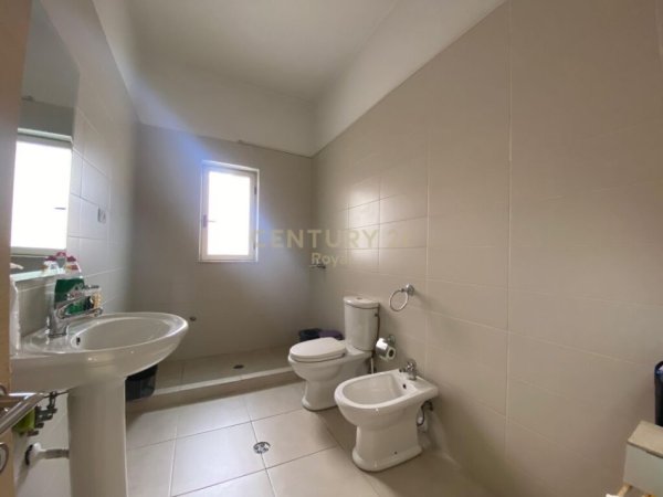 Tirane, jepet me qera apartament 3+1, Kati 1, 87 m² 700 € (rruga e barrikadave)