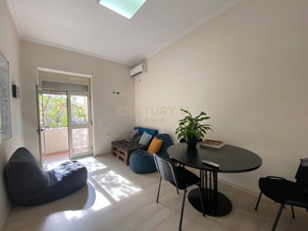 Tirane, jepet me qera apartament 3+1, Kati 1, 87 m² 700 € (rruga e barrikadave)