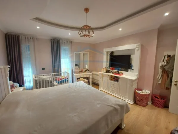 Tirane, shitet apartament 2+1+Aneks+Ballkon, Kati 4, 104 m² 220,000 € (Ali Demi)