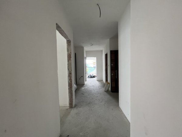 Tirane, shitet apartament 3+1+Ballkon, Kati 1, 147 m² 208,000 € (Bulevardi i Ri)