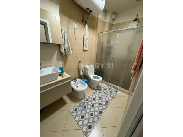 Tirane, jap me qera apartament 1+1+Ballkon, Kati 5, 74 m² 600 € (Bill Klinton, Kodra e Diellit)
