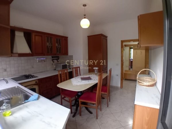 Tirane, jepet me qera Vile 2+1+Ballkon, Kati 1, 120 m² 400 € (Rruga Siri Kodra)