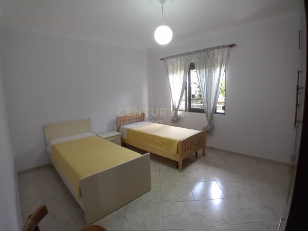 Tirane, jepet me qera Vile 2+1+Ballkon, Kati 1, 120 m² 400 € (Rruga Siri Kodra)