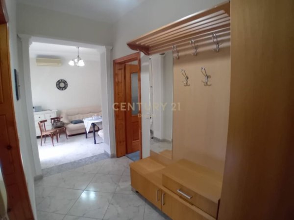 Tirane, jepet me qera Vile 2+1+Ballkon, Kati 1, 120 m² 400 € (Rruga Siri Kodra)