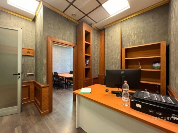 Tirane, jap me qera zyre , Kati 2, 25 m² 690 € (Kullat Binjake)