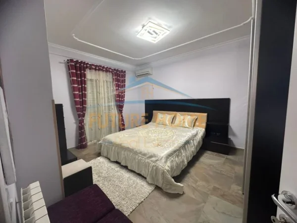 Tirane, jepet me qera apartament 1+1, Kati 3, 100 m² 700 € (Vilat Gjermane, prane Sanatoriumit)