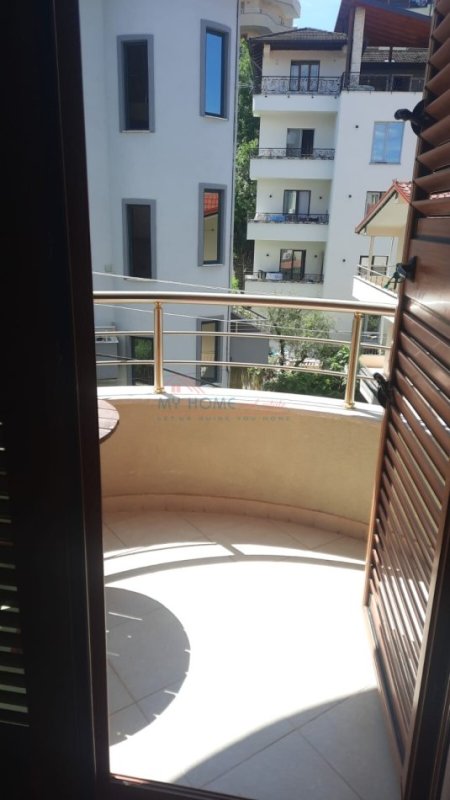 Tirane, jepet me qera apartament 3+1+Ballkon, Kati 2, 145 m² 600 € (Vilat Gjermane)