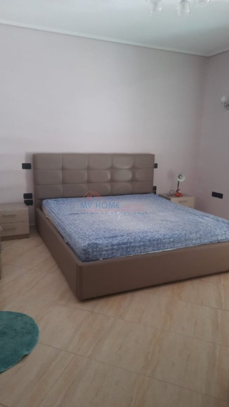 Tirane, jepet me qera apartament 3+1+Ballkon, Kati 2, 145 m² 600 € (Vilat Gjermane)