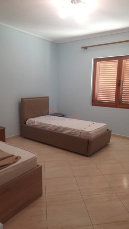 Tirane, jepet me qera apartament 3+1+Ballkon, Kati 2, 145 m² 600 € (Vilat Gjermane)