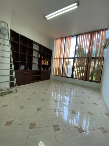 JEPET ME QIRA, AMBIENT BIZNESI, BBRYLI, TIRANË, 1600 EUR/MUAJ