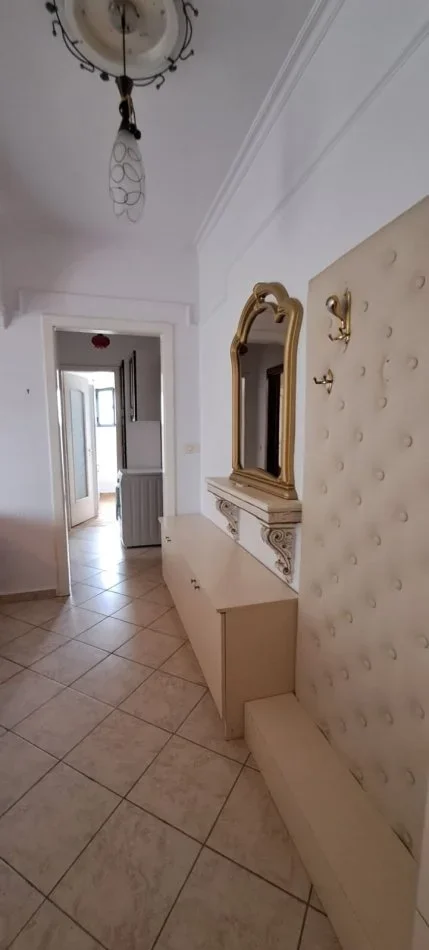 Tirane, jepet me qera apartament 2+1+Ballkon, Kati 8, 95 m² 650 € (Rruga Kavajes)
