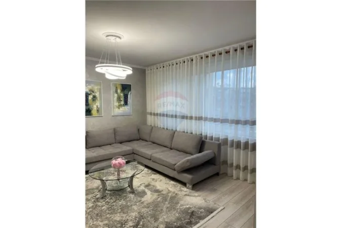Tirane, jepet me qera apartament 1+1, Kati 5, 70 m² 700 € (rruga Kosovareve)