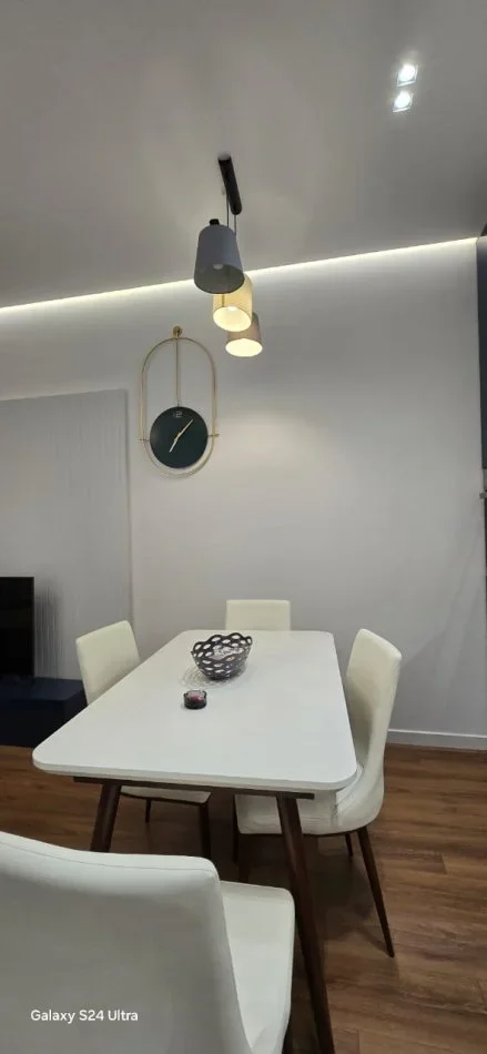 Tirane, jepet me qera apartament 1+1, Kati 7, 75 m² 800 € (Kompleksi Square 21)
