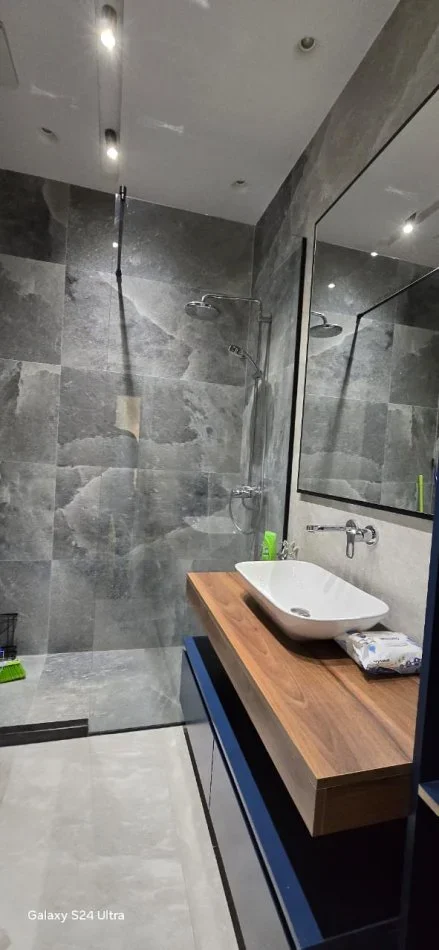 Tirane, jepet me qera apartament 1+1, Kati 7, 75 m² 800 € (Kompleksi Square 21)