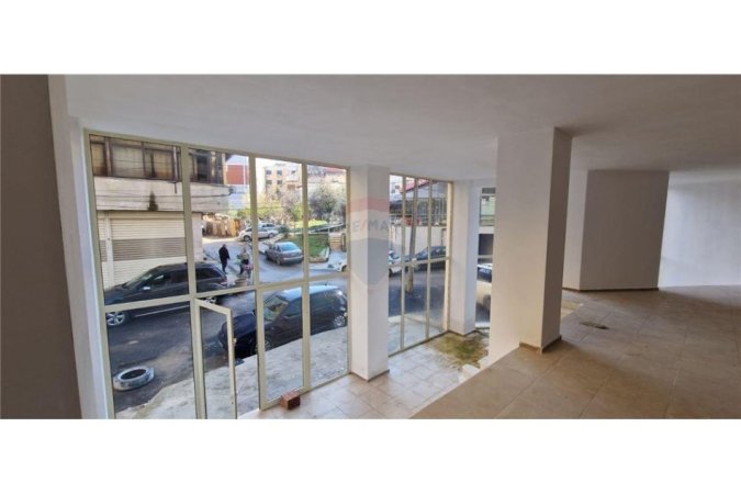 Tirane, jepet me qera , , 125 m² 800 € (Ambjent Komercial me QIRA)