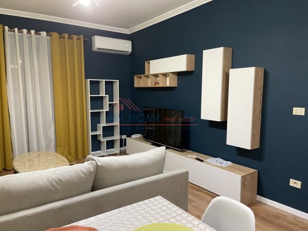 Tirane, jepet me qera apartament 2+1+Ballkon, Kati 1, 100 m² 600 € (Restorat Durresi)