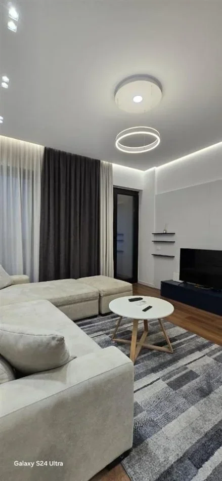 Tirane, jepet me qera apartament 1+1, Kati 7, 76 m² 800 € (21 DHJETORI)