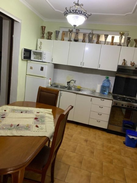 Tirane, shitet apartament 3+1, Kati 1, 150 m² 180,000 € (RRUGA MUHAMET GJOLLESHA)