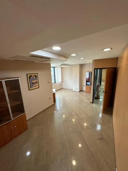 Tirane, jepet me qera ambjent biznesi , Kati 16, 320 m² 4,800 € (Blloku / Qender)