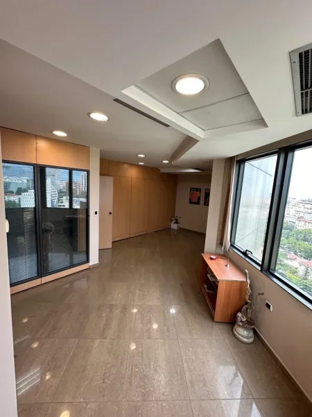 Tirane, jepet me qera ambjent biznesi , Kati 16, 320 m² 4,800 € (Blloku / Qender)