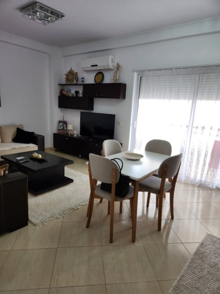 Tirane, jepet me qera apartament 1+1+Ballkon, Kati 3, 350 m² 350 € (FRESK)