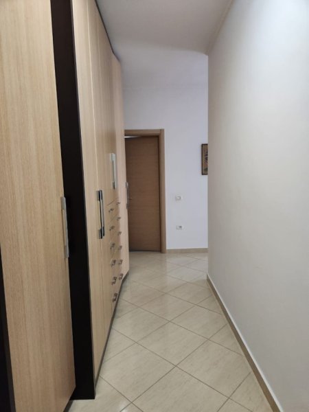 Tirane, jepet me qera apartament 1+1+Ballkon, Kati 3, 350 m² 350 € (FRESK)