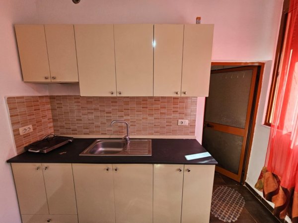 Tirane, jepet me qera apartament 1+1, Kati 1, 40 m² 300 € (Qytet Studenti)