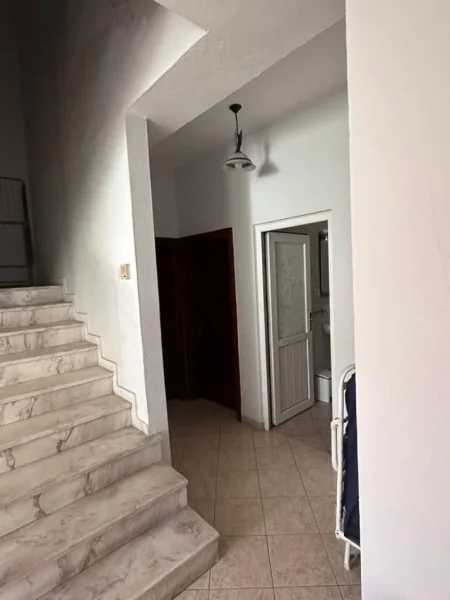 Tirane, jepet me qera ambjent biznesi , Kati 2, 90 m² 1,500 € (Selvia)