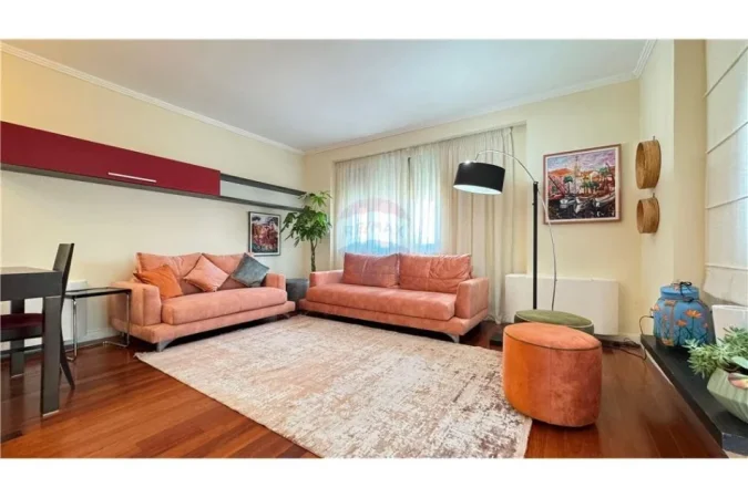 Tirane, jepet me qera apartament 2+1, Kati 7, 120 m² 800 € (Apartament 2+1+post parkimi per qira tek Ish Ekspozita!)