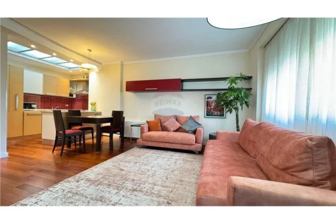 Tirane, jepet me qera apartament 2+1, Kati 7, 120 m² 800 € (Apartament 2+1+post parkimi per qira tek Ish Ekspozita!)