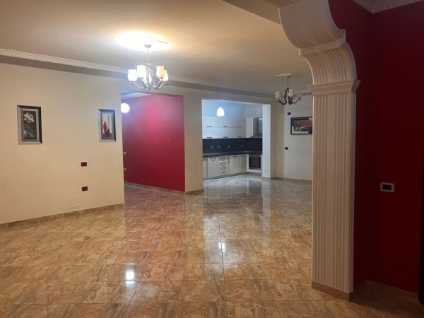 Tirane, jepet me qera apartament 3+1, Kati 3, 140 m² 800 € (Don Bosko)