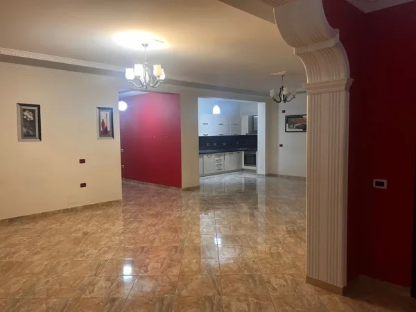 Tirane, jepet me qera apartament 3+1, Kati 3, 140 m² 800 € (Don Bosko)