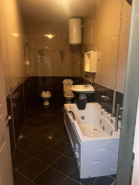 Tirane, jepet me qera apartament 3+1, Kati 3, 140 m² 800 € (Don Bosko)
