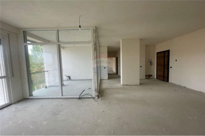 Tirane, shitet apartament 2+1, Kati 3, 118 m² 145,000 € (Apartament 2+1+2 per Shitje prane Bulevardit te Ri)